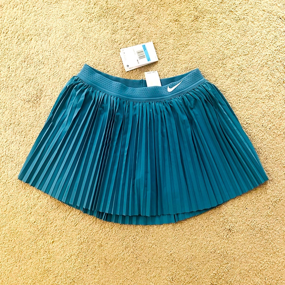 Nike Tenis Skirt Medium Size new collection with tag